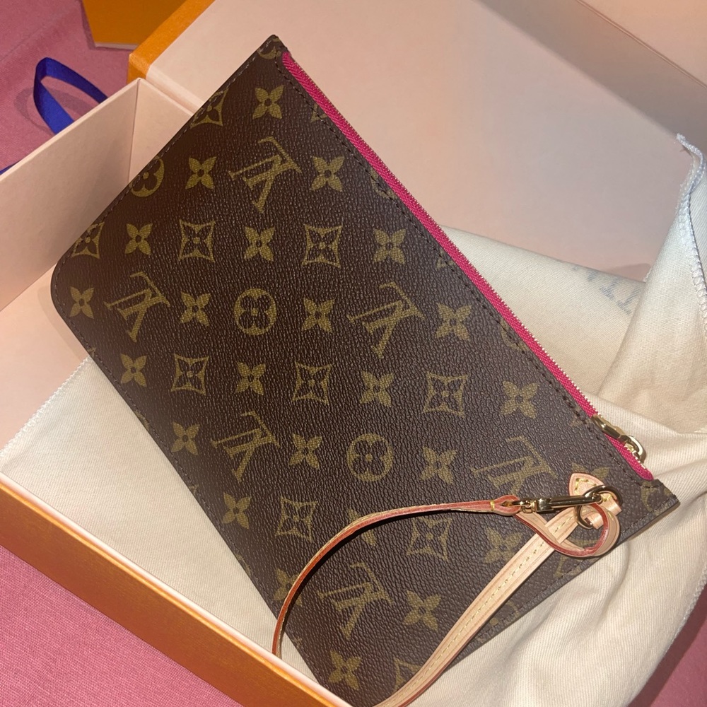 Brand new Louis Vuitton wristlet
